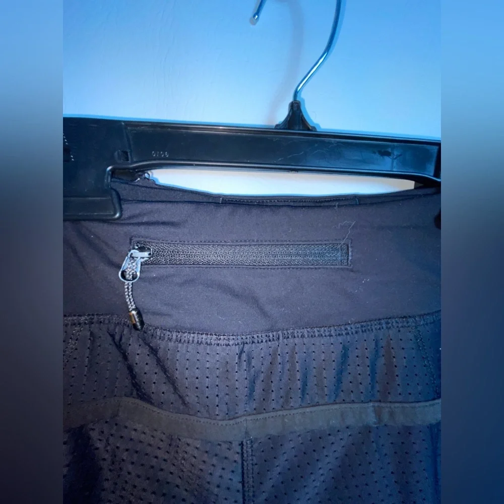 Lululemon Mesh Luxtreme 4-Way 2.5" Run Speed Shorts - Picture 8 of 10